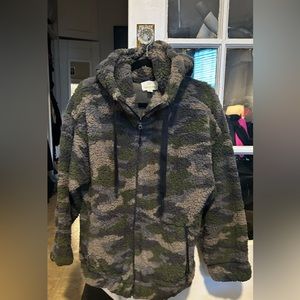 American Eagle Hooded Sherpa Jacket, size Medium